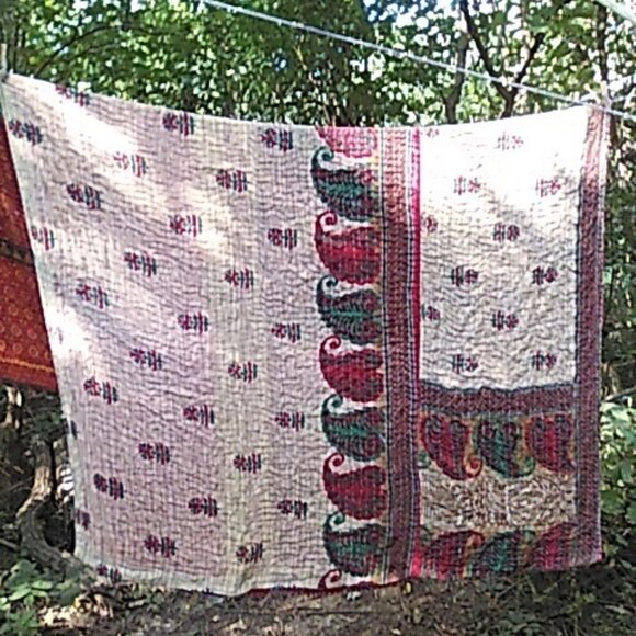 Kantha Quilt Christmas Red Green Paisley 53" x 85" Pre-washed Reversible Cotton - Picture 1 of 7